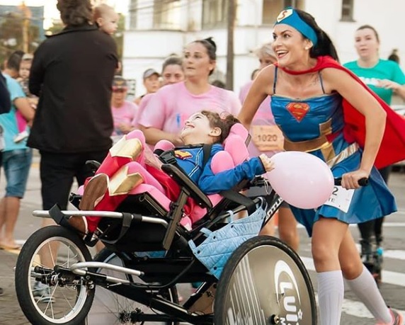  Super-heroínas existem sim! Conheça a história da Rafinha e da mamãe Elizete