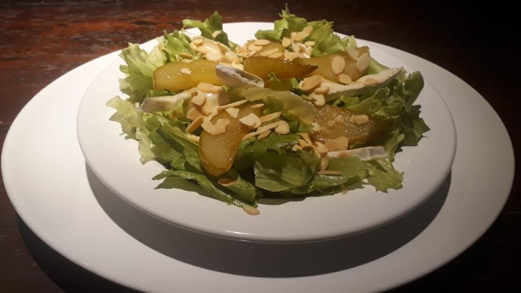 Que tal aprender a fazer uma deliciosa salada ideal pra os dias mais quentes