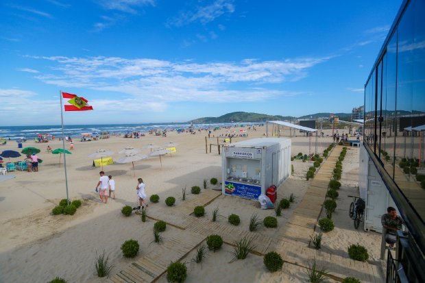 Arenas de Beach Tennis e vôlei movimentam litoral catarinense