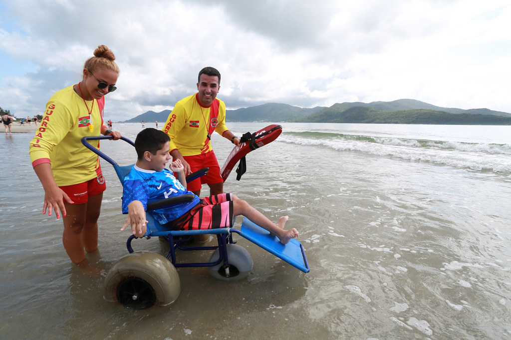 Projeto garante banho de mar a todos no litoral catarinense